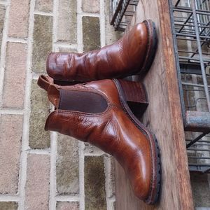 Frye Sabrina Chelsea boots size 7 cognac